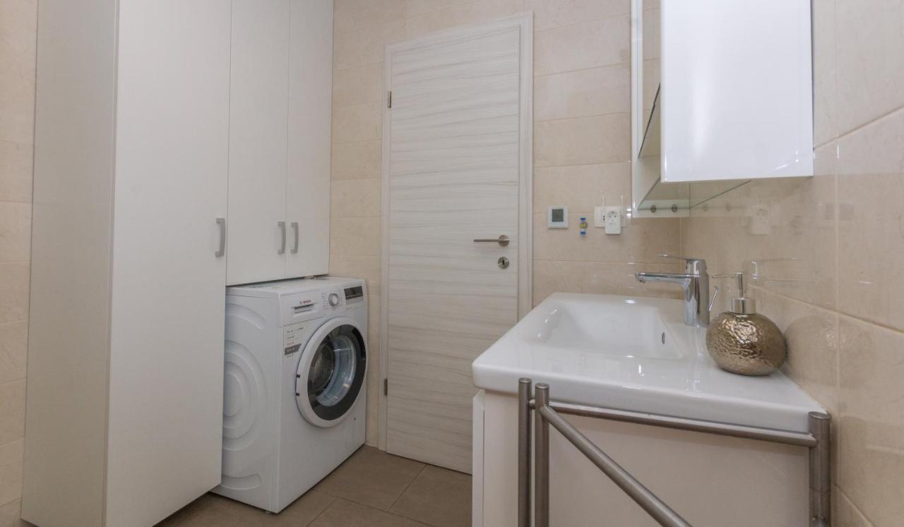Adria Krk Apartment คิร์ก ภายนอก รูปภาพ