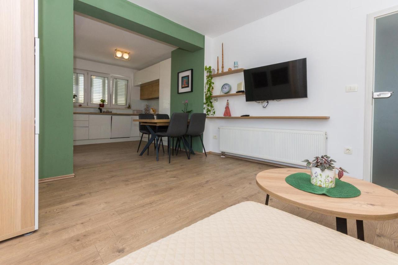 Adria Krk Apartment คิร์ก ภายนอก รูปภาพ