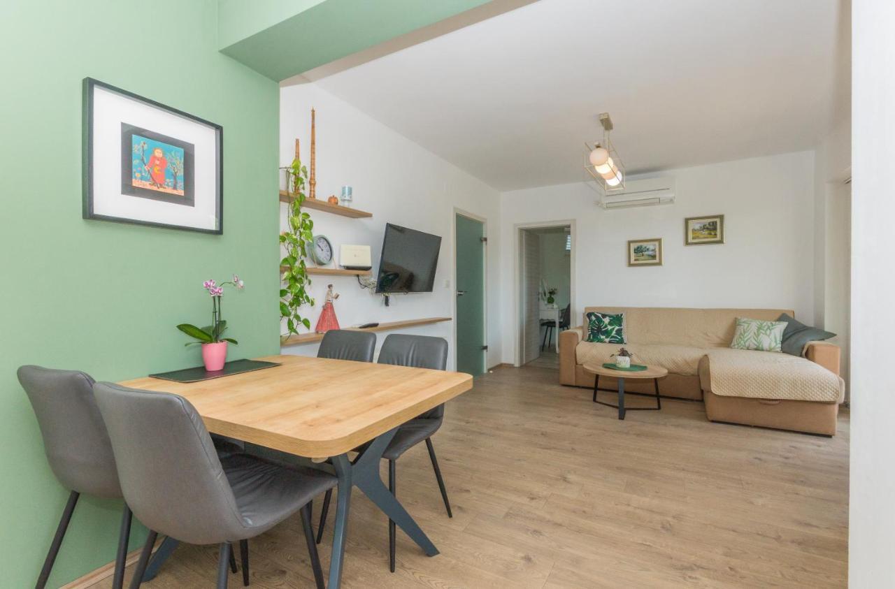 Adria Krk Apartment คิร์ก ภายนอก รูปภาพ