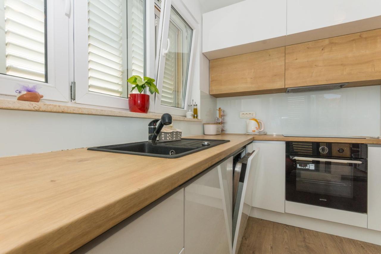 Adria Krk Apartment คิร์ก ภายนอก รูปภาพ