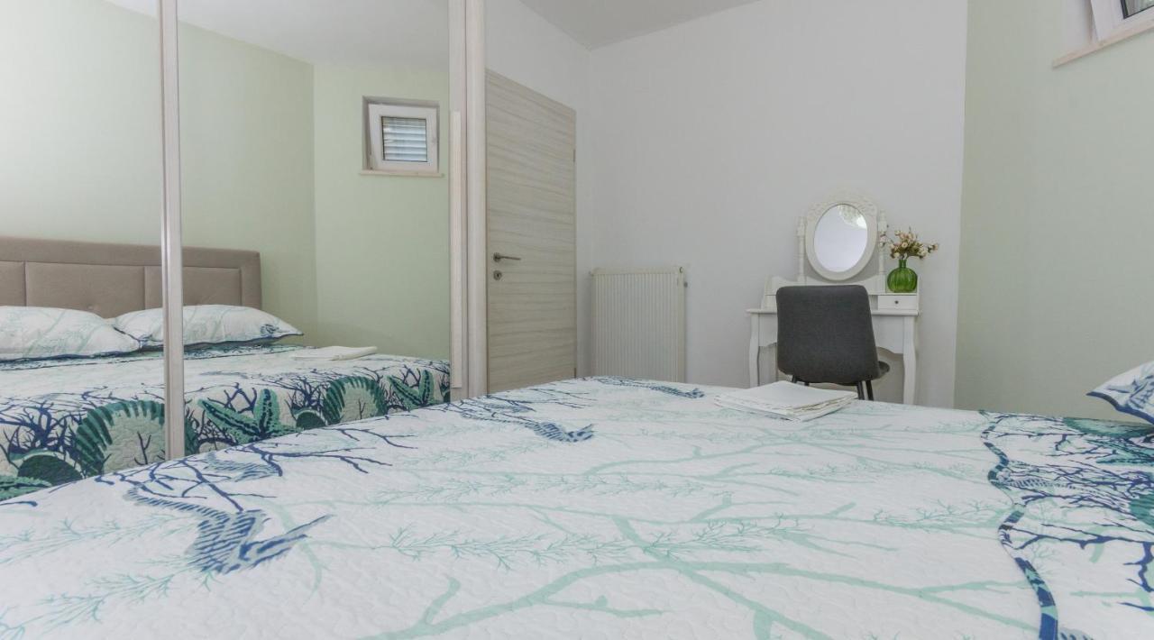 Adria Krk Apartment คิร์ก ภายนอก รูปภาพ