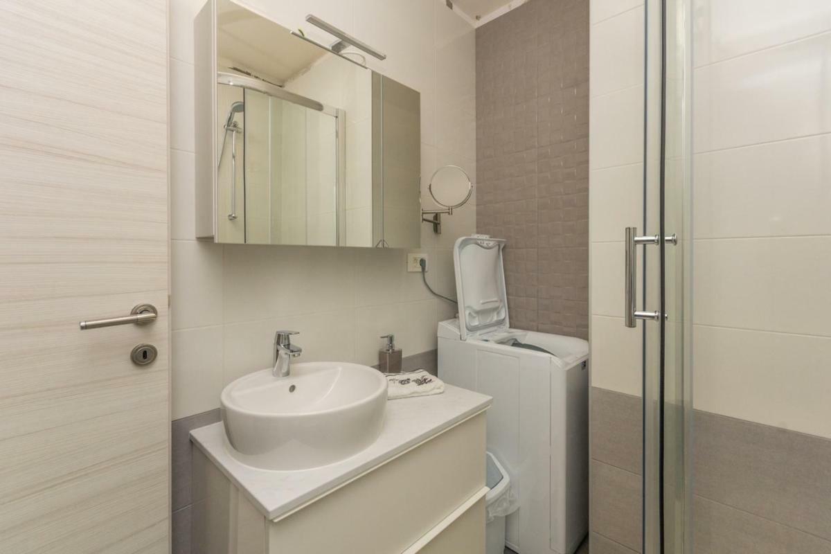 Adria Krk Apartment คิร์ก ภายนอก รูปภาพ
